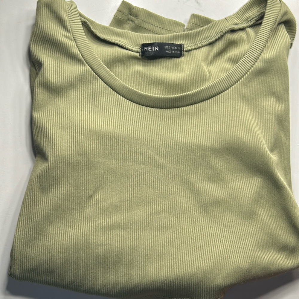 Green long sleeve crop top